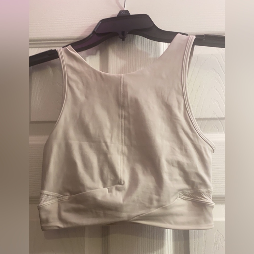 LULULEMON High-Neck Train Bra Light Support.